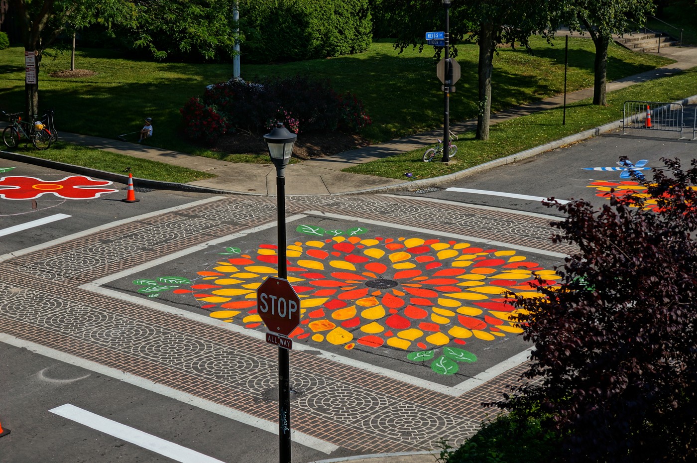 'BoulevART' street mural on the pavement at the intersection of Meigs & Linden. [Source: Highland Park Neighborhood]
